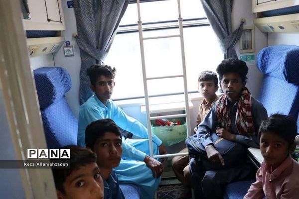 اعزام دانش‌آموزان زیارت اولی روستاهای محروم بشاگرد به مشهد مقدس