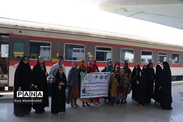 اعزام دانش‌آموزان زیارت اولی روستاهای محروم بشاگرد به مشهد مقدس
