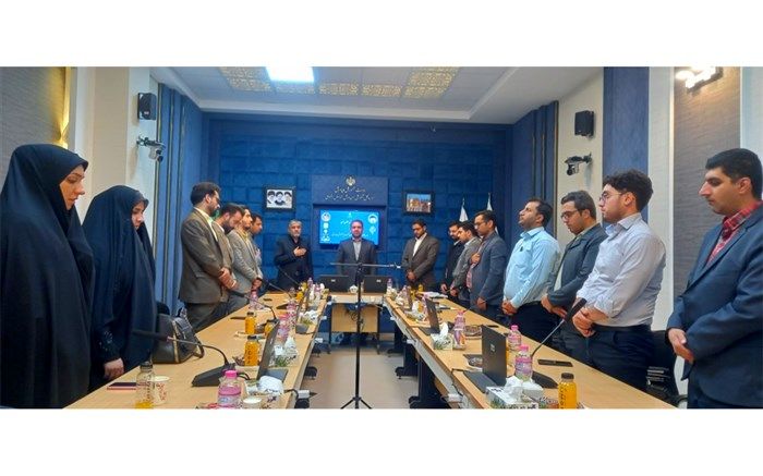 معلمان تربیت‌دهنده آینده کشور هستند