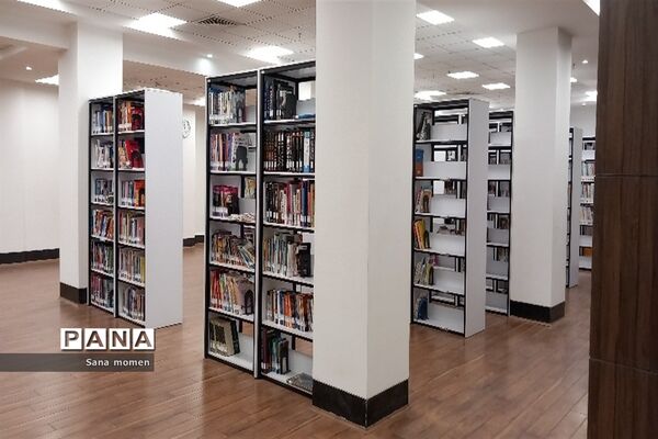 بازدید از کتابخانه مرکزی امام خمینی(ره)