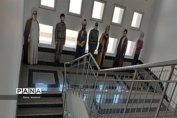 بازدید از کتابخانه مرکزی امام خمینی(ره)