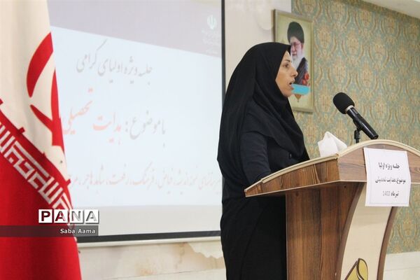جلسه ویژه اولیای پایه نهم با موضوع هدایت تحصیلی در کاشمر