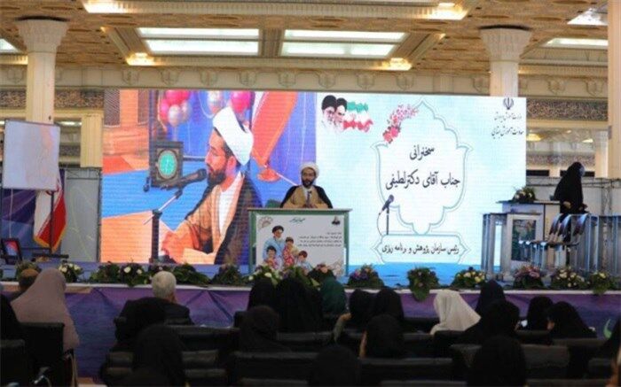 بسته‌های آموزشی باید به‌جای کتاب در اختیار معلمان قرار گیرد