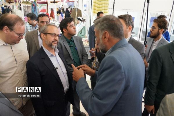 بازدید مسئولان کشوری از غرفه خراسان رضوی در نمایشگاه الف تا 
