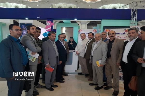 بازدید مسئولان کشوری از غرفه خراسان رضوی در نمایشگاه الف تا 