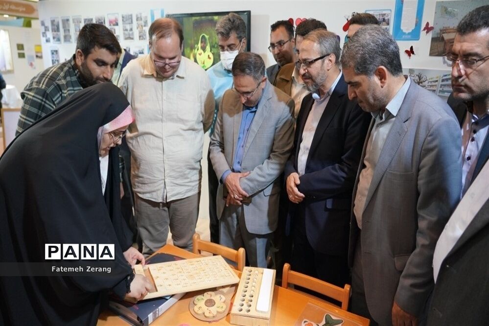بازدید مسئولان کشوری از غرفه خراسان رضوی در نمایشگاه الف تا 