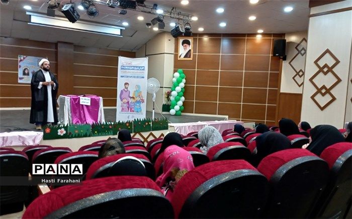 برگزاری همایش تربیتی خانواده‌های‌ دارای بیش از سه فرزند در شهرستان‌قرچک/فیلم