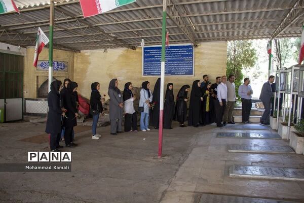 آیین افتتاحیه اولین جشنواره تئاتر خیابانی محلات