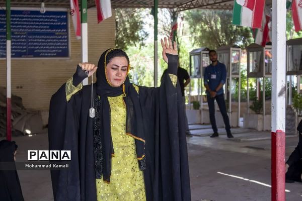 آیین افتتاحیه اولین جشنواره تئاتر خیابانی محلات