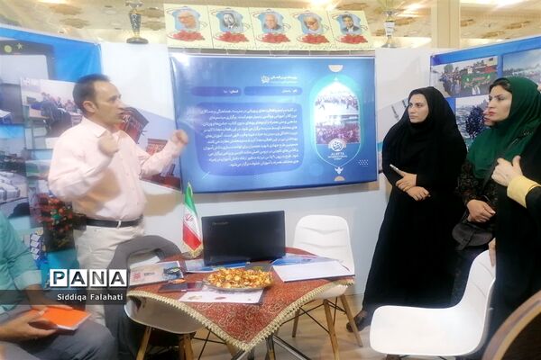 بازدید جمعی از مدیران و معاونان مدارس اداره آموزش و پرورش ناحیه یک یزد از نمایشگاه الف تا