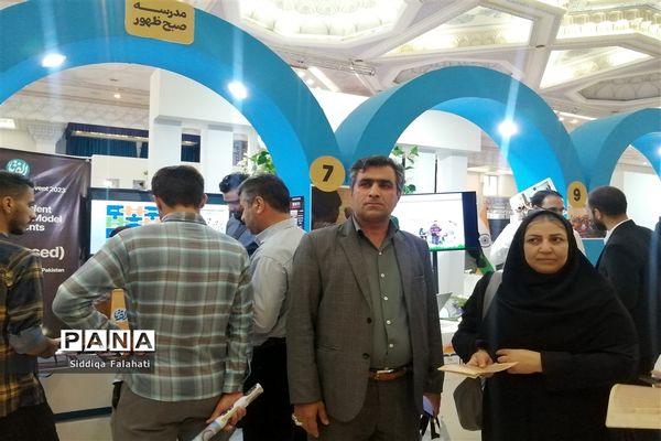 بازدید جمعی از مدیران و معاونان مدارس اداره آموزش و پرورش ناحیه یک یزد از نمایشگاه الف تا