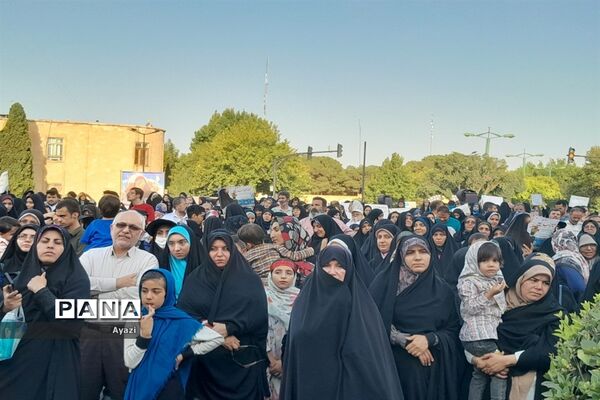 اجتماع بزرگ خانوادگی در هفته حجاب و عفاف در میدان امام حسین اصفهان