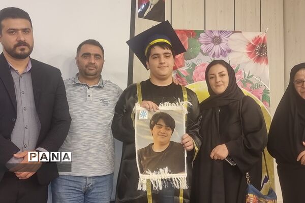 جشن فارغ‌التحصیلی دانش‌آموزان پایه دوازدهم دبیرستان استعدادهای درخشان شهید بهشتی رودهن