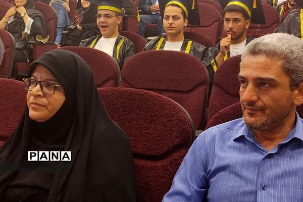 جشن فارغ‌التحصیلی دانش‌آموزان پایه دوازدهم دبیرستان استعدادهای درخشان شهید بهشتی رودهن