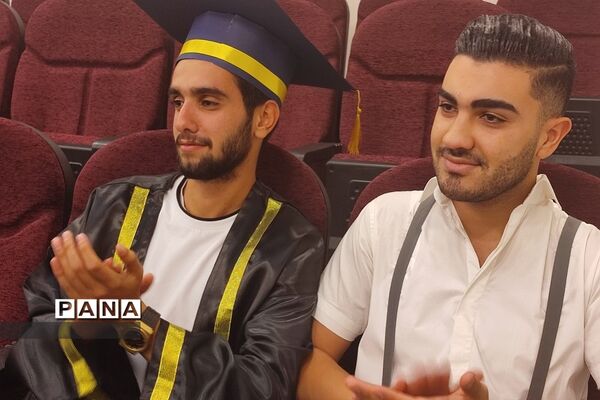 جشن فارغ‌التحصیلی دانش‌آموزان پایه دوازدهم دبیرستان استعدادهای درخشان شهید بهشتی رودهن