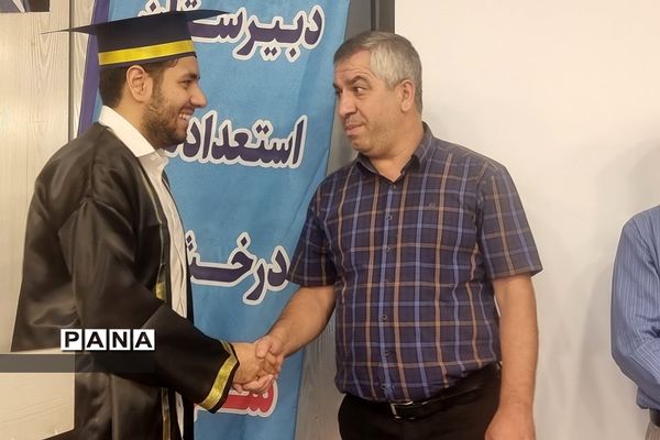 جشن فارغ‌التحصیلی دانش‌آموزان پایه دوازدهم دبیرستان استعدادهای درخشان شهید بهشتی رودهن