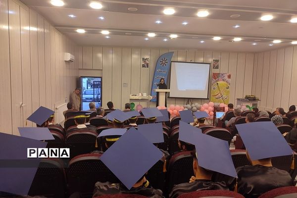 جشن فارغ‌التحصیلی دانش‌آموزان پایه دوازدهم دبیرستان استعدادهای درخشان شهید بهشتی رودهن