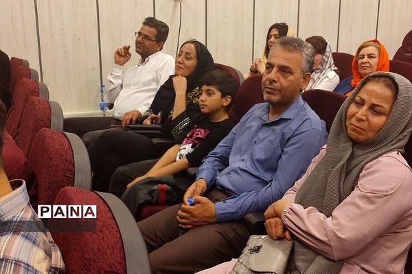 جشن فارغ‌التحصیلی دانش‌آموزان پایه دوازدهم دبیرستان استعدادهای درخشان شهید بهشتی رودهن