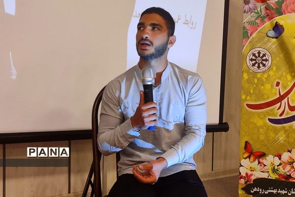 جشن فارغ‌التحصیلی دانش‌آموزان پایه دوازدهم دبیرستان استعدادهای درخشان شهید بهشتی رودهن