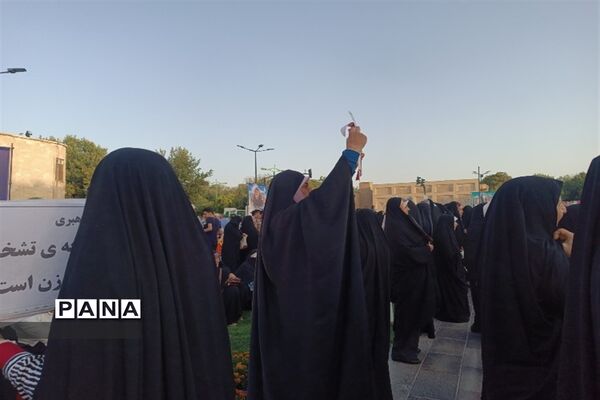 برگزاری اجتماع بزرگ خانوادگی ریحانه به مناسبت روز عفاف و حجاب در اصفهان