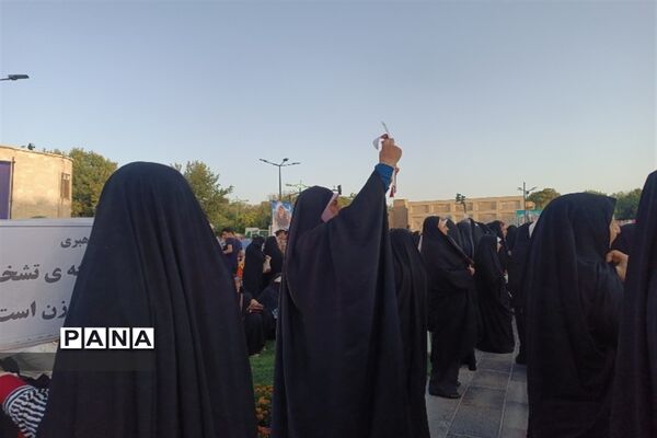 برگزاری اجتماع بزرگ خانوادگی ریحانه به مناسبت روز عفاف و حجاب در اصفهان