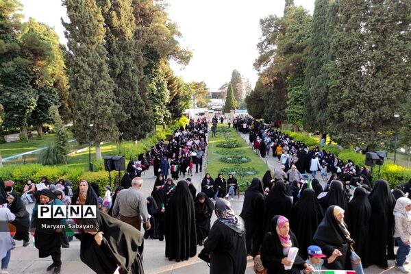 اجتماع بزرگ مدافعان حریم خانواده در شیراز