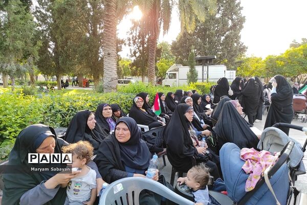 اجتماع بزرگ مدافعان حریم خانواده در شیراز