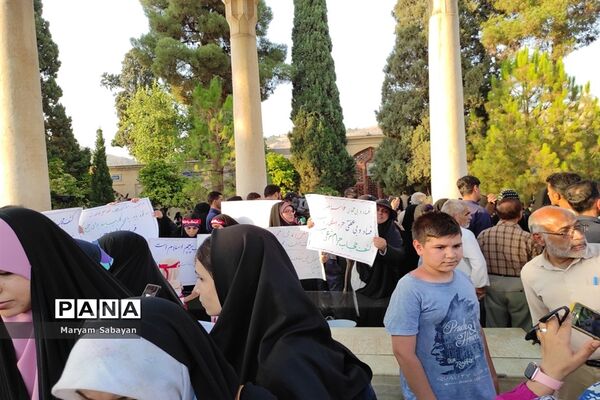 اجتماع بزرگ مدافعان حریم خانواده در شیراز