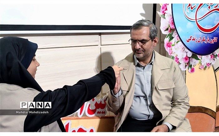 تمامی دانش آموزان باید جرأت نه گفتن را در خود پرورش دهند