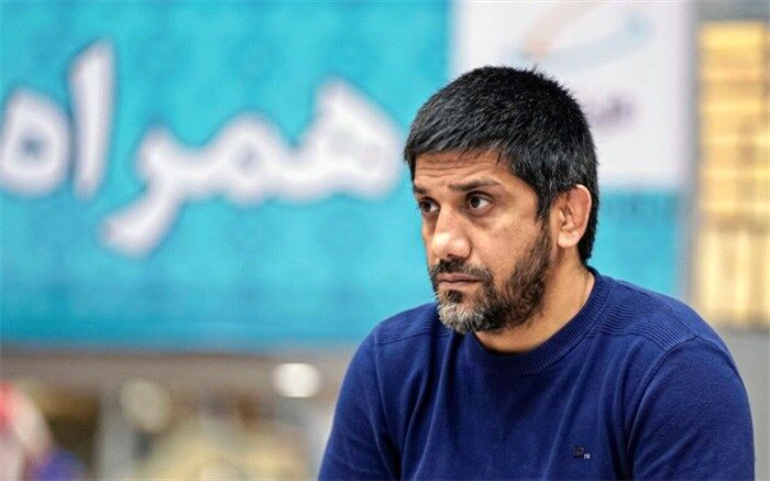 علیرضا دبیر ‌رئیس فدراسیون کشتی ماند