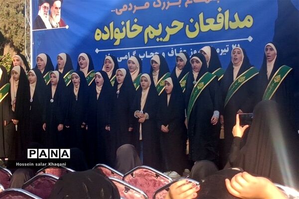 رژه خودرویی مدافعان حیا و خانواده‌های شیرازی در روز حجاب و عفاف در شیراز