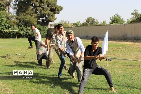 برگزاری مسابقه طناب کشی در اردوهای استانی یاورمربیان سازمان دانش‌آموزی شهرستان‌های استان تهران