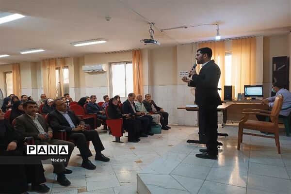مراسم تجلیل از دبیران و هنرآموزان برگزیده استان اصفهان در جشنواره نوآوری و الگوی تدریس برتر