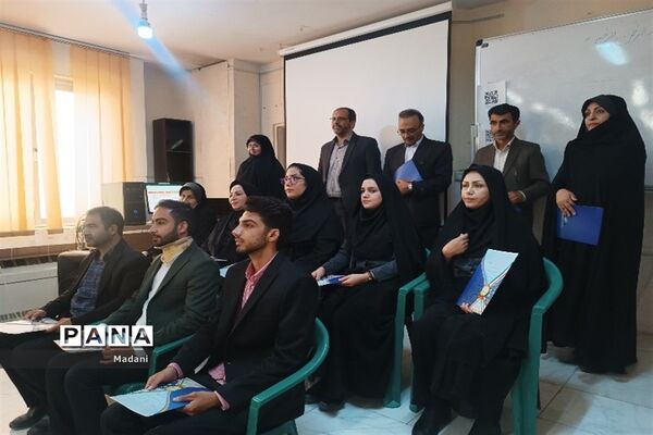 مراسم تجلیل از دبیران و هنرآموزان برگزیده استان اصفهان در جشنواره نوآوری و الگوی تدریس برتر