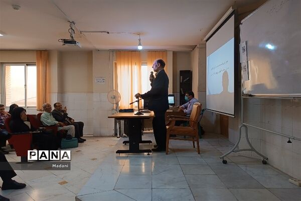 مراسم تجلیل از دبیران و هنرآموزان برگزیده استان اصفهان در جشنواره نوآوری و الگوی تدریس برتر