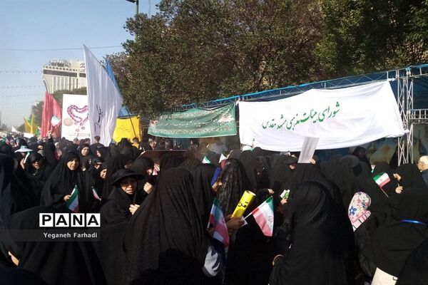 برگزاری اجتماع بزرگ و باشکوه مردمی مدافعان حریم خانواده در میدان بسیج