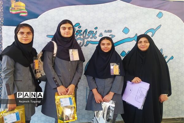 حضور پرشور دانش‌آموزان برگزیده در نهمین دوره جشنواره نوجوان خوارزمی در استان خراسان رضوی