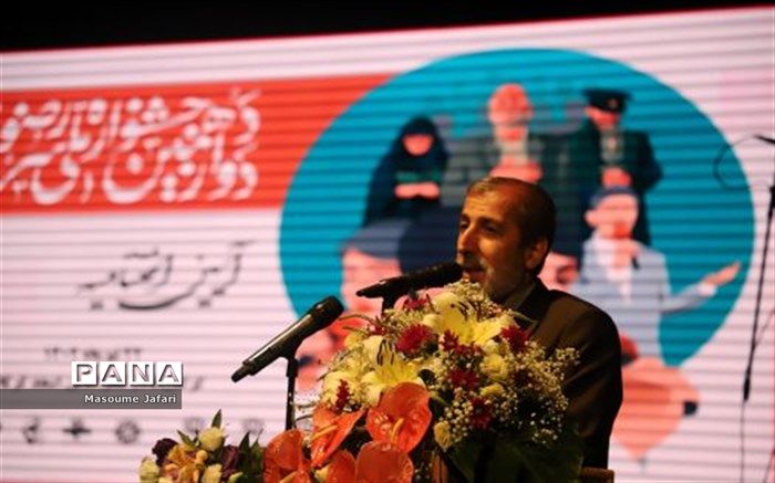 شعر و سرود بهترین هنرها برای ترویج فرهنگ و معارف اسلامی است