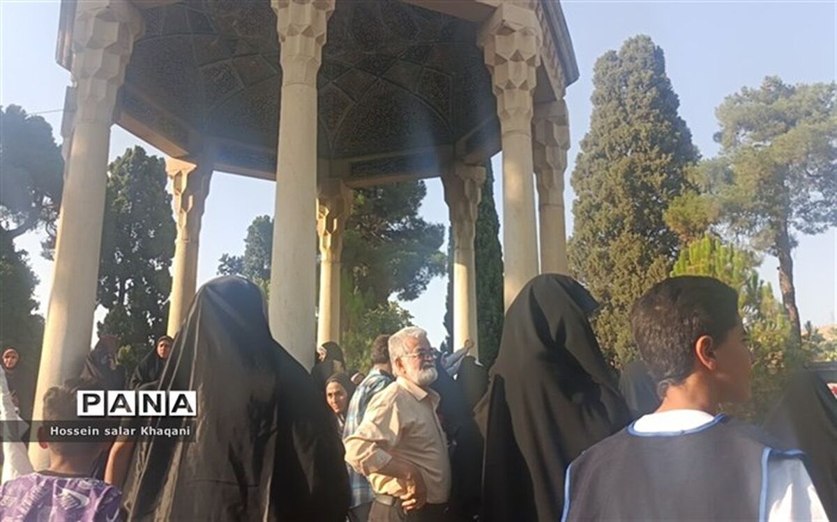 اجتماع مدافعان حریم خانواده در آرامگاه حافظیه شیراز/ فیلم