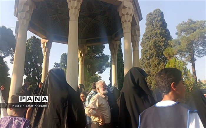 اجتماع مدافعان حریم خانواده در آرامگاه حافظیه شیراز/ فیلم