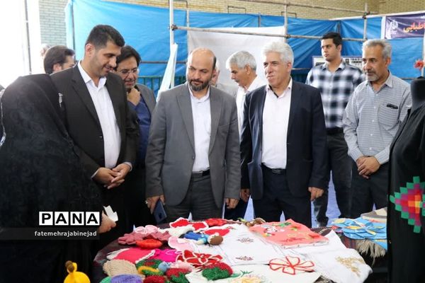 بازدید معاون عمرانی وزیر آموزش و پرورش از جشنواره تابستانه دانش‌آموزی در ابرکوه