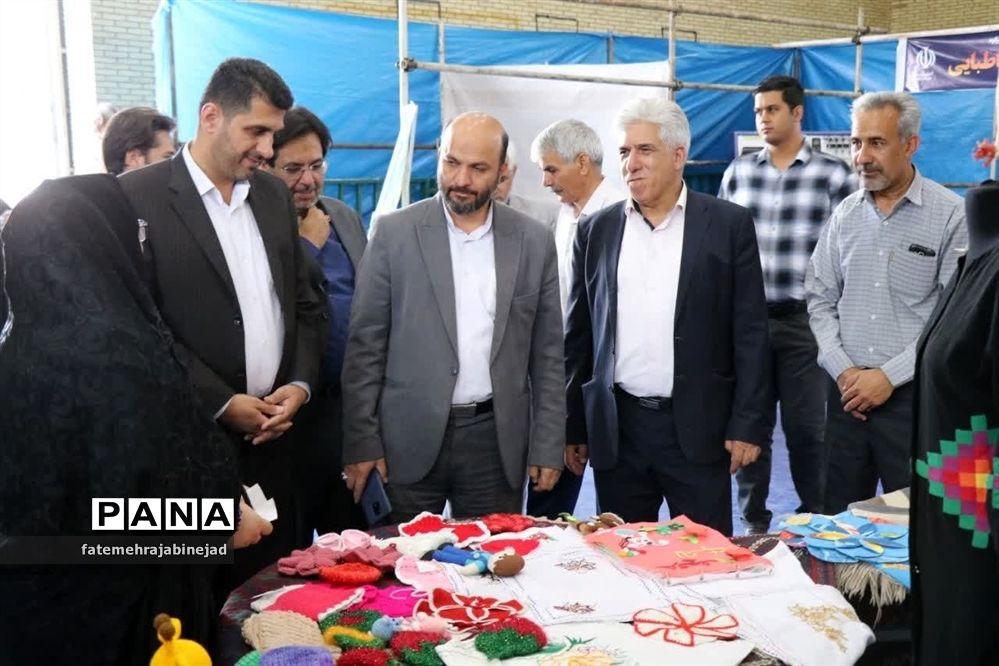 بازدید معاون عمرانی وزیر آموزش و پرورش از جشنواره تابستانه دانش‌آموزی در ابرکوه