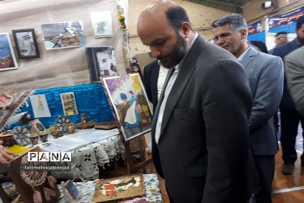 بازدید معاون عمرانی وزیر آموزش و پرورش از جشنواره تابستانه دانش‌آموزی در ابرکوه