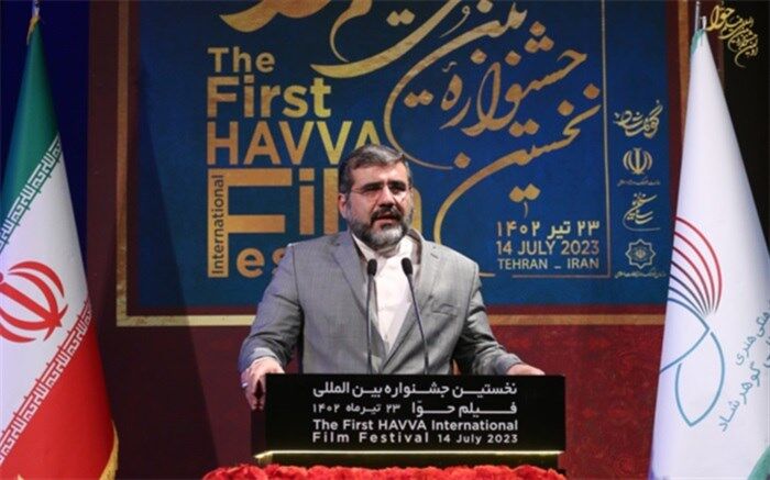 پای خانواده انسانی و شرعی و اخلاقی ایستاده‌ایم