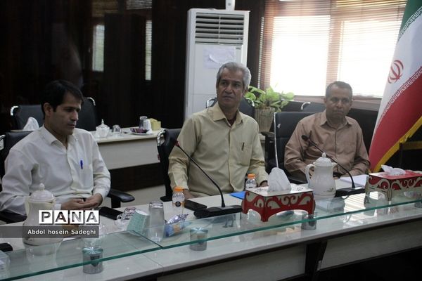 جلسه توجیهی ارزیابان، تسهیل‌گران و امور اداری مصاحبه آزمون استخدامی آموزش و پرورش استان بوشهر