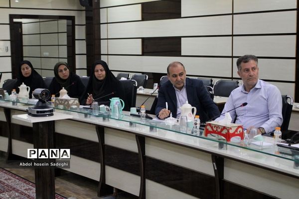 جلسه توجیهی ارزیابان، تسهیل‌گران و امور اداری مصاحبه آزمون استخدامی آموزش و پرورش استان بوشهر