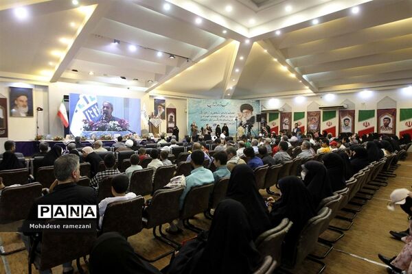 بازدید جمعی از مسئولان کشوری و استانی از اولین نمایشگاه تخصصی خانواده (مهرانه)