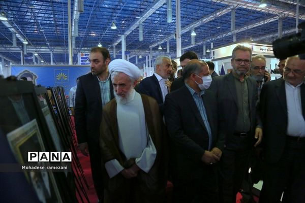 بازدید جمعی از مسئولان کشوری و استانی از اولین نمایشگاه تخصصی خانواده (مهرانه)