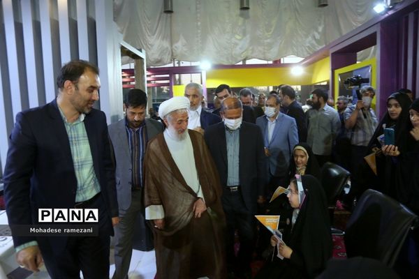 بازدید جمعی از مسئولان کشوری و استانی از اولین نمایشگاه تخصصی خانواده (مهرانه)