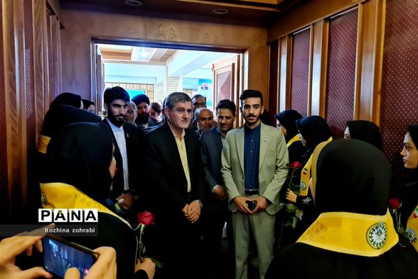 برگزاری سمینار هویت نوجوانی بازگشت به خود در شیراز